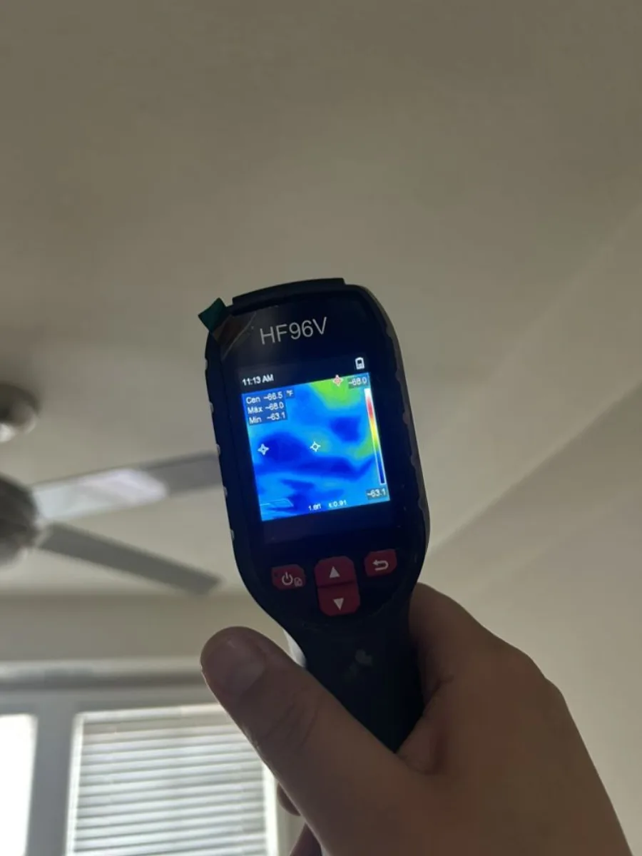 Handheld thermal imaging inspection of a ceiling